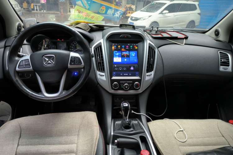 Used JMC Yusheng S350 2013 2.4T Automatic 4x4 Diesel Ultra-Luxury 5-Seater Center Console