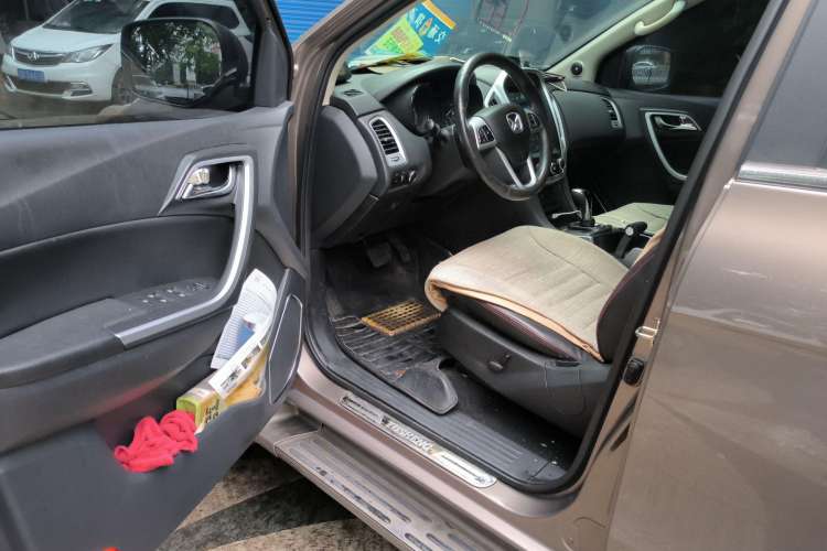 Used JMC Yusheng S350 2013 2.4T Automatic 4x4 Diesel Ultra-Luxury 5-Seater Driver Seat