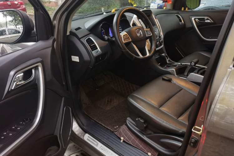 Used JMC Yusheng S350 2013 2.4T Automatic 2WD Diesel Luxury Edition 5 Seats Driver Seat