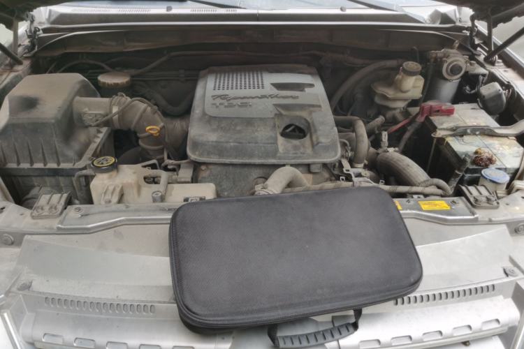 Used JMC Yusheng S350 2013 2.4T Two-Wheel-Drive Special Edition Engine Bay