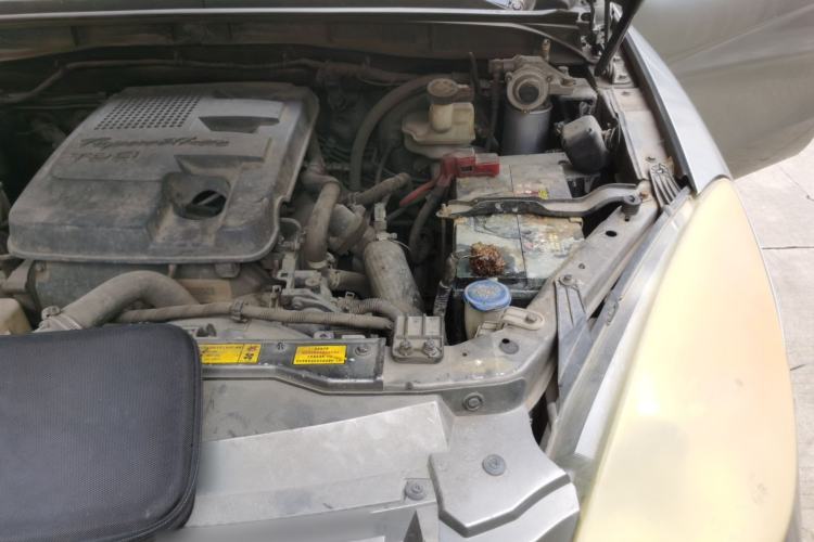 Used JMC Yusheng S350 2013 2.4T Two-Wheel-Drive Special Edition Engine Bay Left