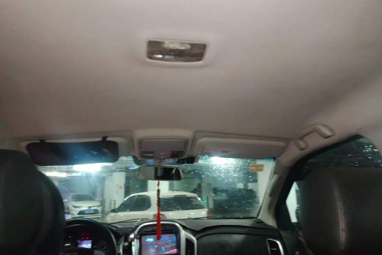 Used JMC Yusheng S350 2013 2.4T Automatic 2WD Diesel Luxury Edition 5 Seats Headliner