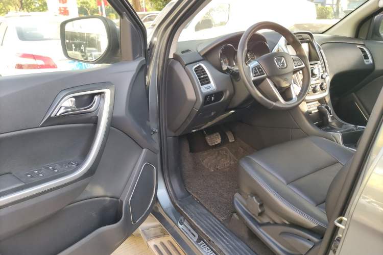 Used JMC Yusheng S350 2013 2.4T Automatic 2WD Diesel Luxury Edition 5 Seats Interior 3