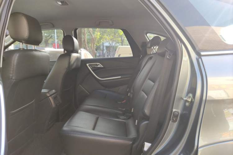 Used JMC Yusheng S350 2013 2.4T Automatic 2WD Diesel Luxury Edition 5 Seats Interior 4