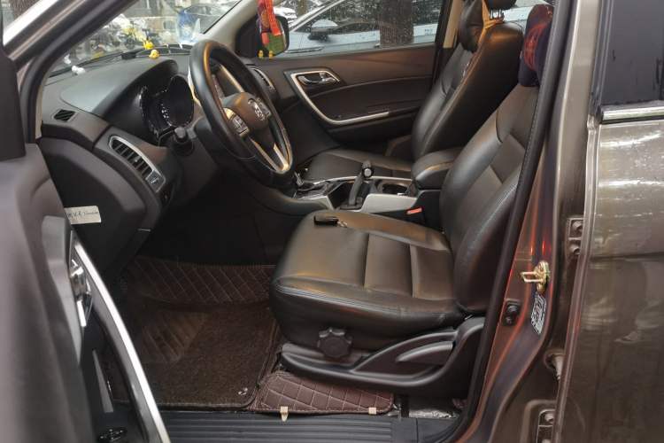 Used JMC Yusheng S350 2013 2.4T Automatic 2WD Diesel Luxury Edition 5 Seats Left Front Seat