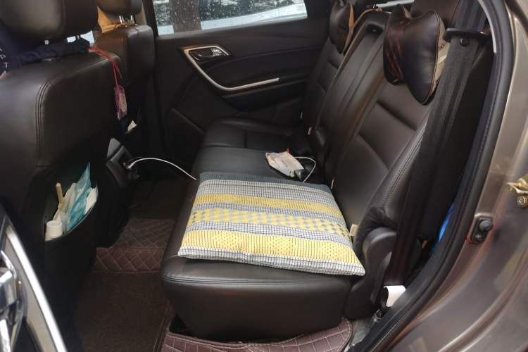 Used JMC Yusheng S350 2013 2.4T Automatic 2WD Diesel Luxury Edition 5 Seats Left Rear Seat