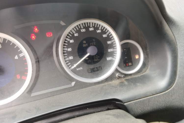 Used JMC Yusheng S350 2013 2.4T Two-Wheel-Drive Special Edition Odometer Close Up