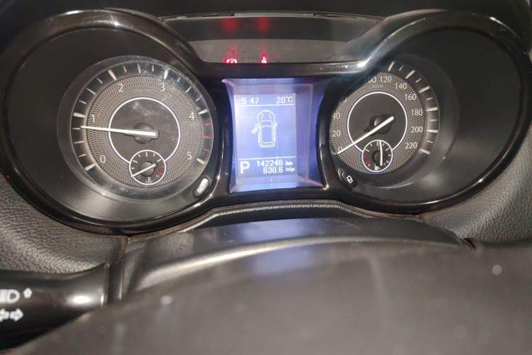 Used JMC Yusheng S350 2013 2.4T Automatic 2WD Diesel Luxury Edition 5 Seats Odometer Close Up