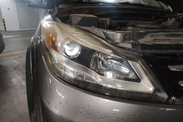 Used JMC Yusheng S350 2013 2.4T Automatic 2WD Diesel Luxury Edition 5 Seats Right Front Headlight