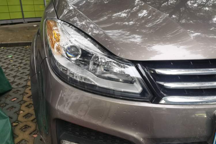 Used JMC Yusheng S350 2013 2.4T Automatic 2WD Diesel Luxury Edition 5 Seats Right Front Headlight