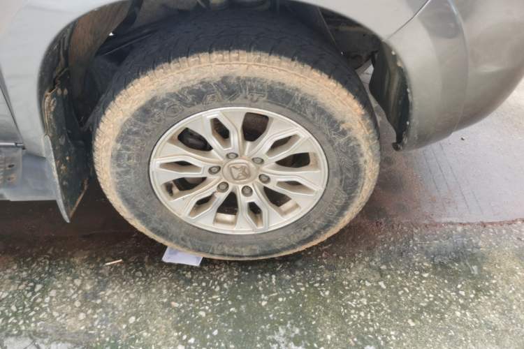 Used JMC Yusheng S350 2013 2.4T Two-Wheel-Drive Special Edition Right Front Wheel Hub