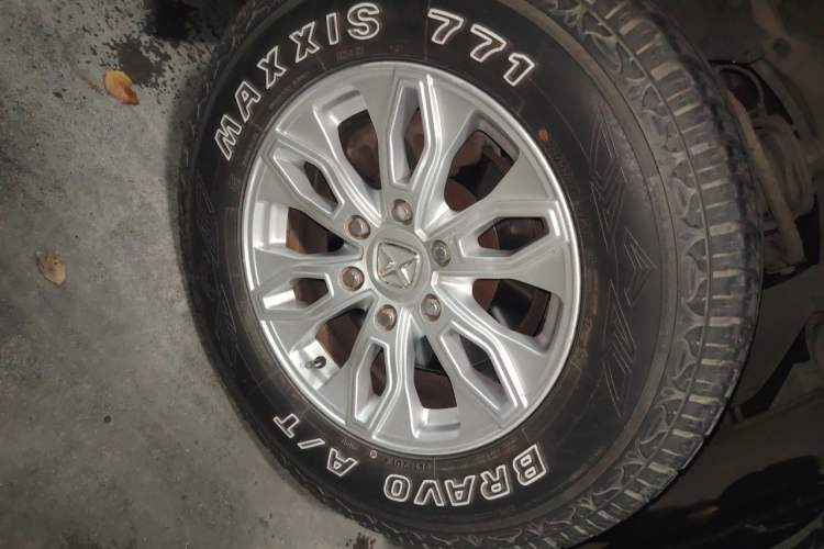 Used JMC Yusheng S350 2013 2.4T Automatic 2WD Diesel Luxury Edition 5 Seats Right Front Wheel Hub