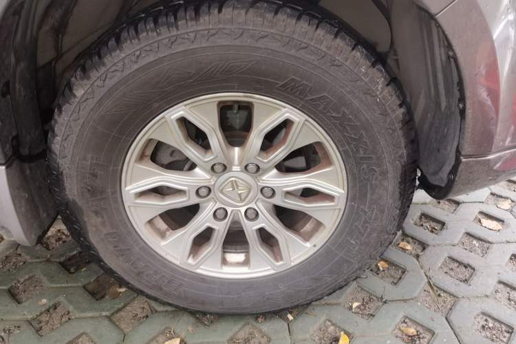 Used JMC Yusheng S350 2013 2.4T Automatic 2WD Diesel Luxury Edition 5 Seats Right Front Wheel Hub