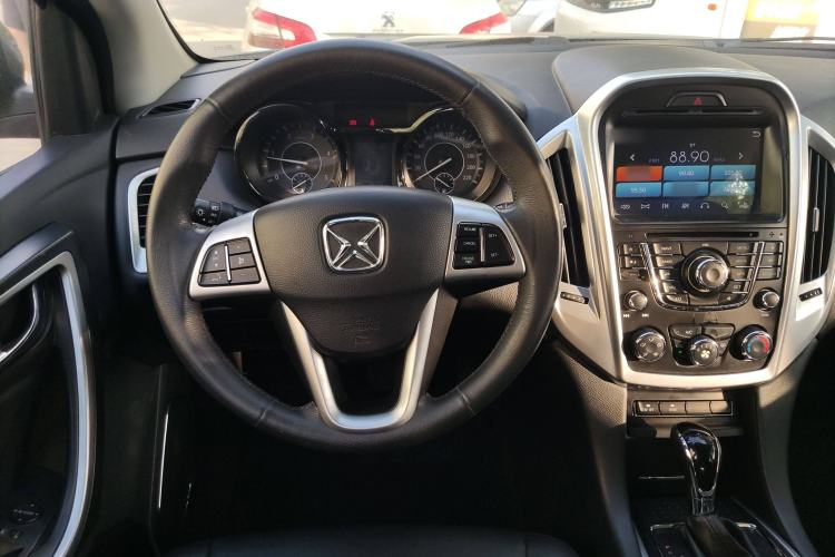Used JMC Yusheng S350 2013 2.4T Automatic 2WD Diesel Luxury Edition 5 Seats Steering Wheel