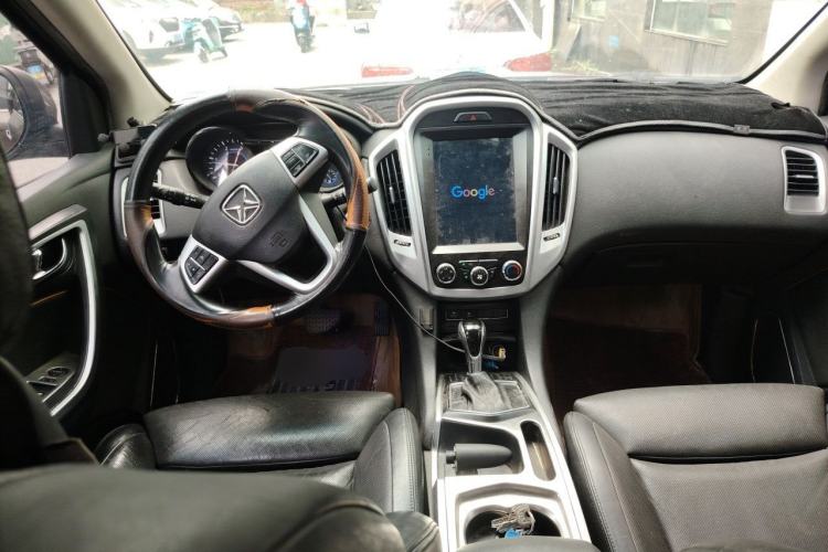 Used JMC Yusheng S350 2013 2.4T Automatic 4x4 Diesel Ultra-Luxury 5-Seater Center Console