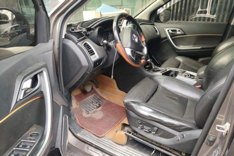 Used JMC Yusheng S350 2013 2.4T Automatic 4x4 Diesel Ultra-Luxury 5-Seater Driver Seat