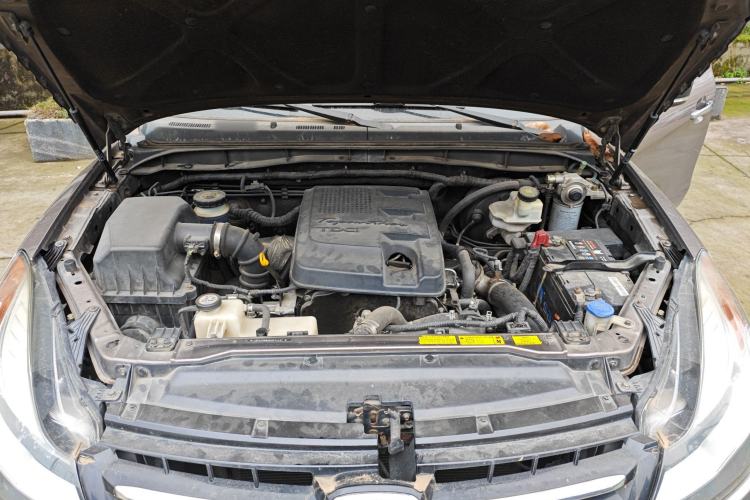 Used JMC Yusheng S350 2013 2.4T Two-Wheel-Drive Special Edition Engine Bay