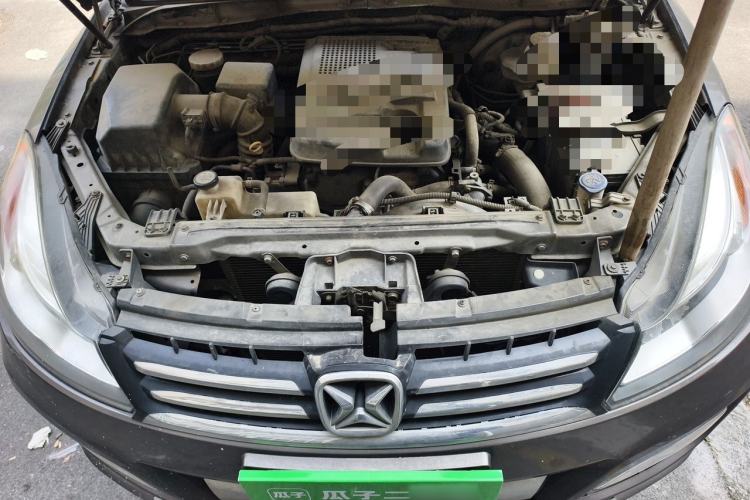 Used JMC Yusheng S350 2013 2.4T Automatic 2WD Diesel Luxury 7-Seater Engine Bay