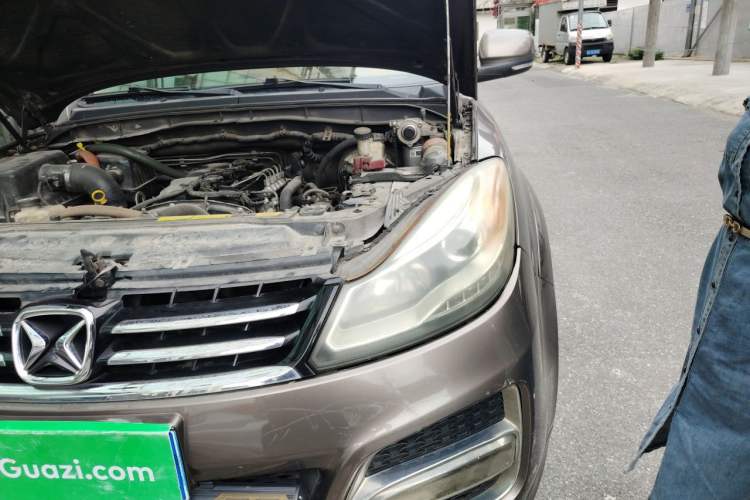 Used JMC Yusheng S350 2013 2.4T Automatic 4x4 Diesel Ultra-Luxury 5-Seater Engine Bay Left