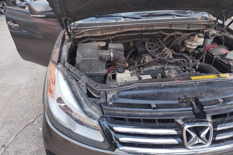 Used JMC Yusheng S350 2013 2.4T Automatic 2WD Diesel Luxury Edition 5 Seats Engine Bay Right