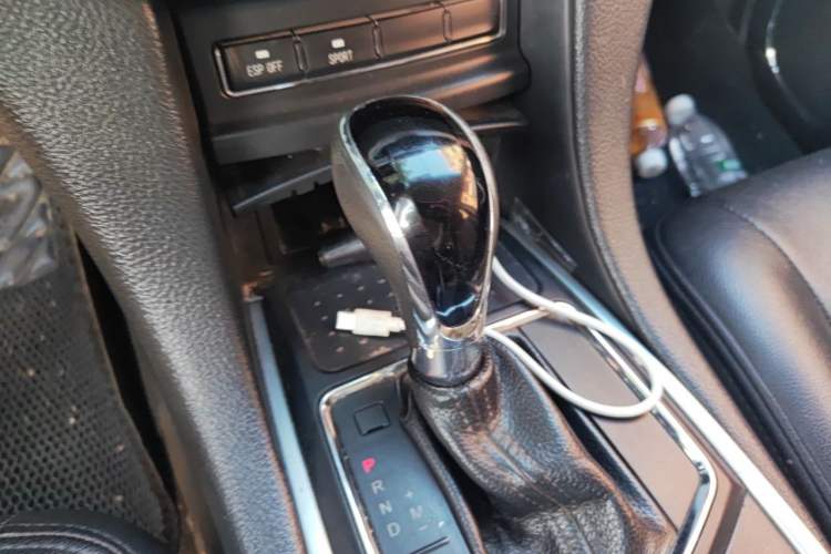 Used JMC Yusheng S350 2013 2.4T Automatic 2WD Diesel Luxury Edition 5 Seats Gear Lever