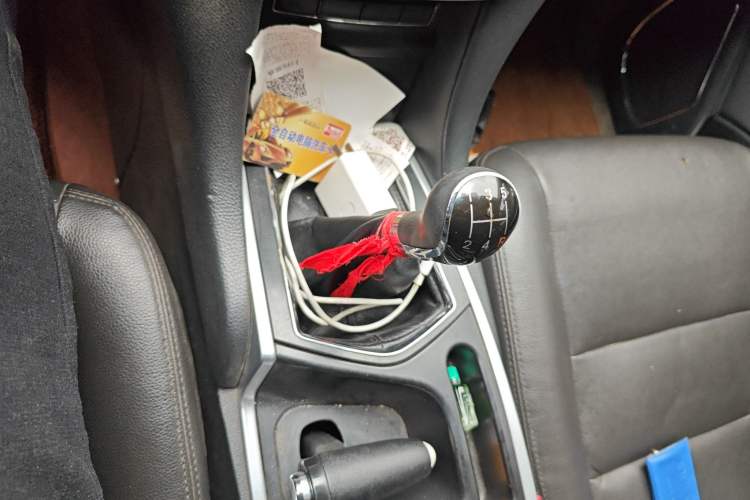 Used JMC Yusheng S350 2013 2.4T Two-Wheel-Drive Special Edition Gear Lever