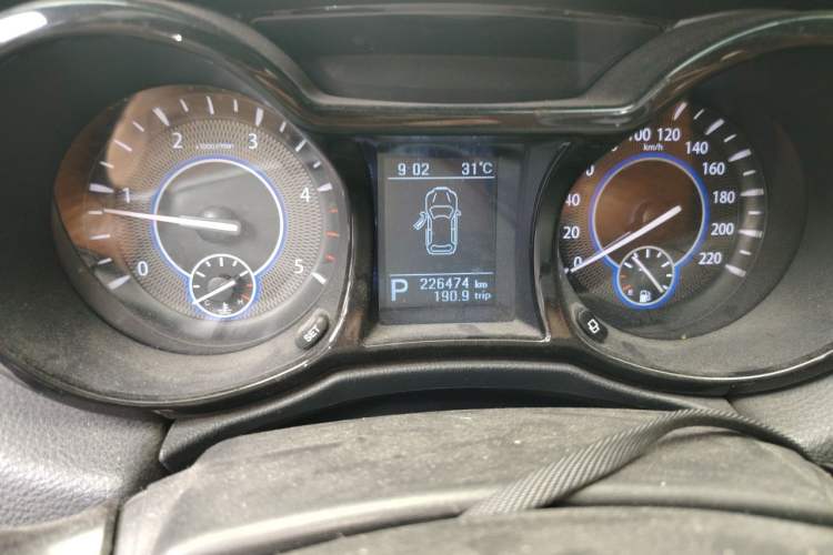 Used JMC Yusheng S350 2013 2.4T Automatic 4x4 Diesel Ultra-Luxury 5-Seater Instrument Cluster