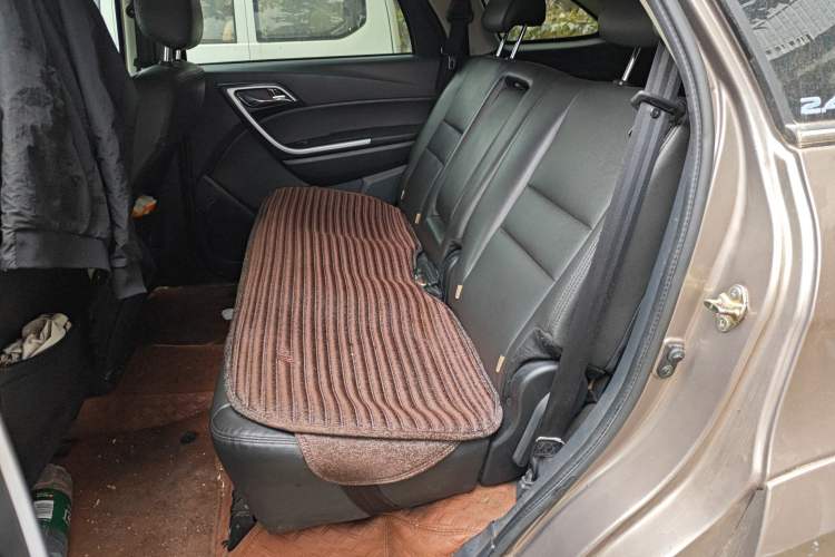 Used JMC Yusheng S350 2013 2.4T Two-Wheel-Drive Special Edition Left Rear Seat