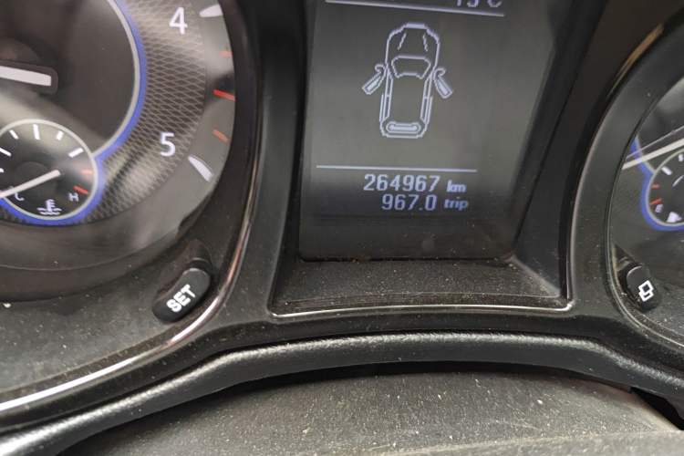 Used JMC Yusheng S350 2013 2.4T Two-Wheel-Drive Special Edition Odometer Close Up