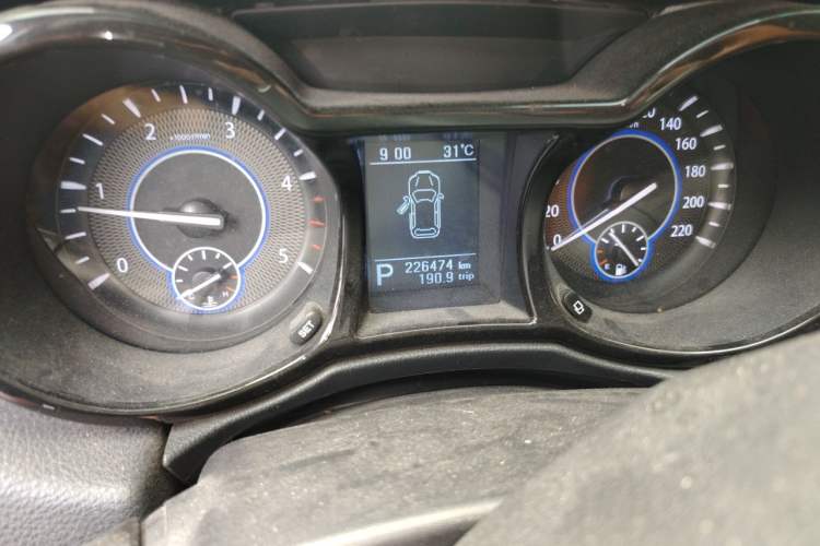Used JMC Yusheng S350 2013 2.4T Automatic 4x4 Diesel Ultra-Luxury 5-Seater Odometer Close Up