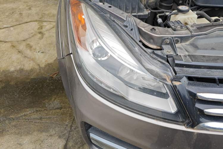 Used JMC Yusheng S350 2013 2.4T Two-Wheel-Drive Special Edition Right Front Headlight