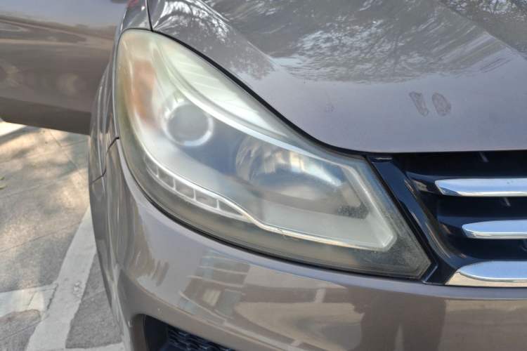 Used JMC Yusheng S350 2013 2.4T Automatic 2WD Diesel Luxury Edition 5 Seats Right Front Headlight