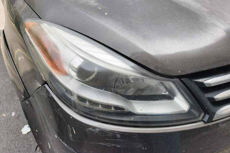 Used JMC Yusheng S350 2013 2.4T Automatic 2WD Diesel Luxury 7-Seater Right Front Headlight
