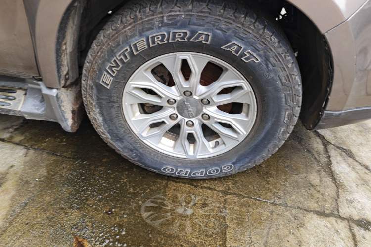 Used JMC Yusheng S350 2013 2.4T Two-Wheel-Drive Special Edition Right Front Wheel Hub