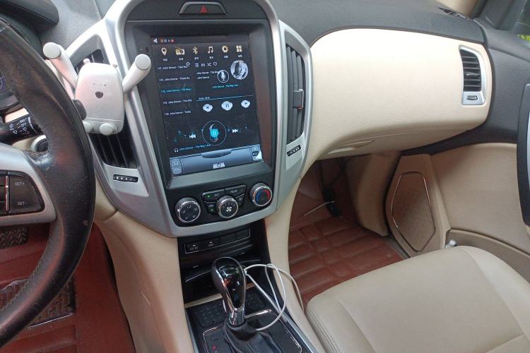 Used JMC Yusheng S350 2013 2.4T Automatic 2WD Diesel Luxury 7-Seater Audio And AC Panel