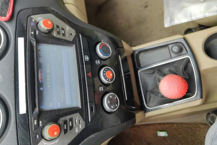 Used JMC Yusheng S350 2013 2.4T Two-Wheel-Drive Special Edition Audio And AC Panel