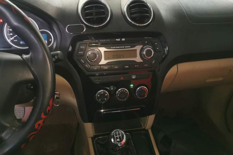 Used JMC Yusheng S350 2013 2.4T Two-Wheel-Drive Special Edition Audio And AC Panel