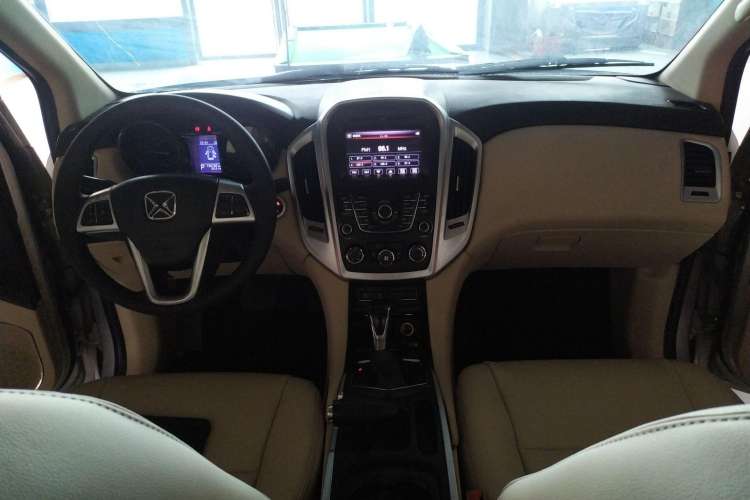 Used JMC Yusheng S350 2013 2.4T Automatic 2WD Diesel Ultra-Luxury 5-Seater Center Console
