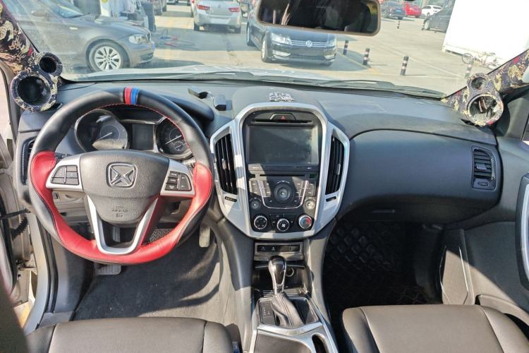 Used JMC Yusheng S350 2013 2.4T Automatic 2WD Diesel Luxury Edition 5 Seats Center Console