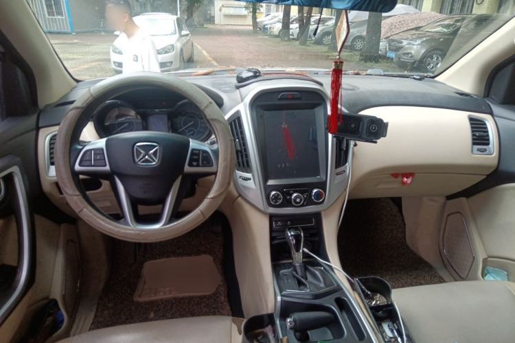Used JMC Yusheng S350 2013 2.4T Automatic 2WD Diesel Ultra-Luxury 5-Seater Center Console