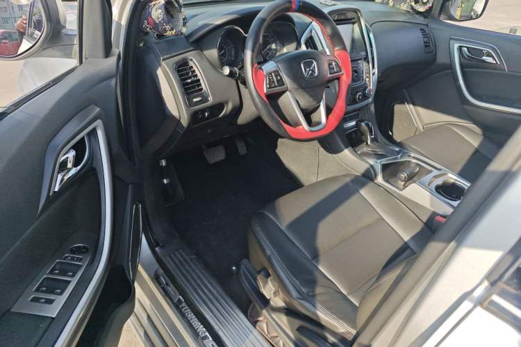 Used JMC Yusheng S350 2013 2.4T Automatic 2WD Diesel Luxury Edition 5 Seats Driver Seat