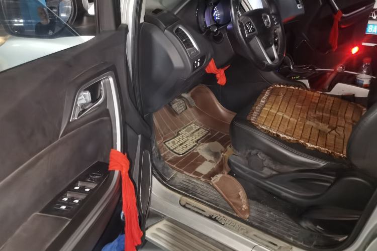 Used JMC Yusheng S350 2013 2.4T Automatic 2WD Diesel Luxury Edition 5 Seats Driver Seat