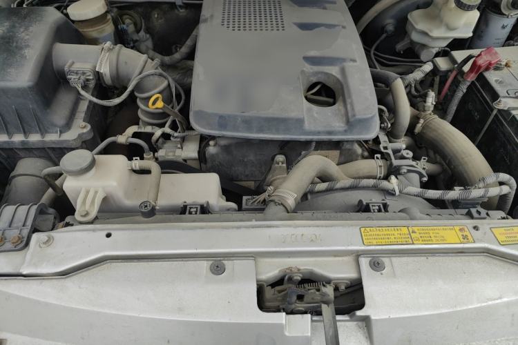 Used JMC Yusheng S350 2013 2.4T Two-Wheel-Drive Special Edition Engine Bay