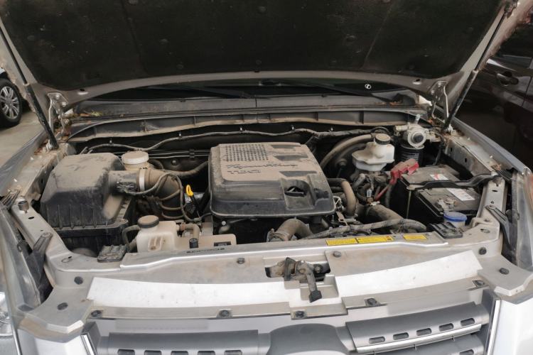Used JMC Yusheng S350 2013 2.4T Two-Wheel-Drive Special Edition Engine Bay