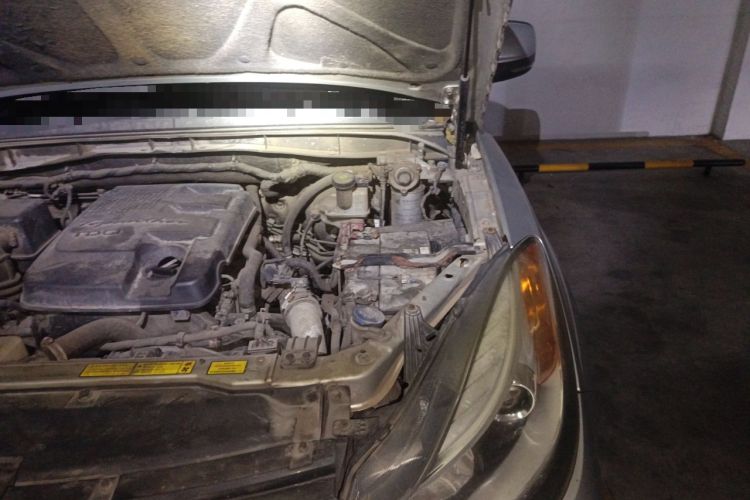 Used JMC Yusheng S350 2013 2.4T Automatic 2WD Diesel Ultra-Luxury 5-Seater Engine Bay Left