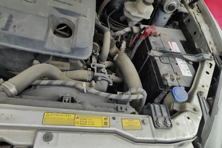 Used JMC Yusheng S350 2013 2.4T Two-Wheel-Drive Special Edition Engine Bay Left