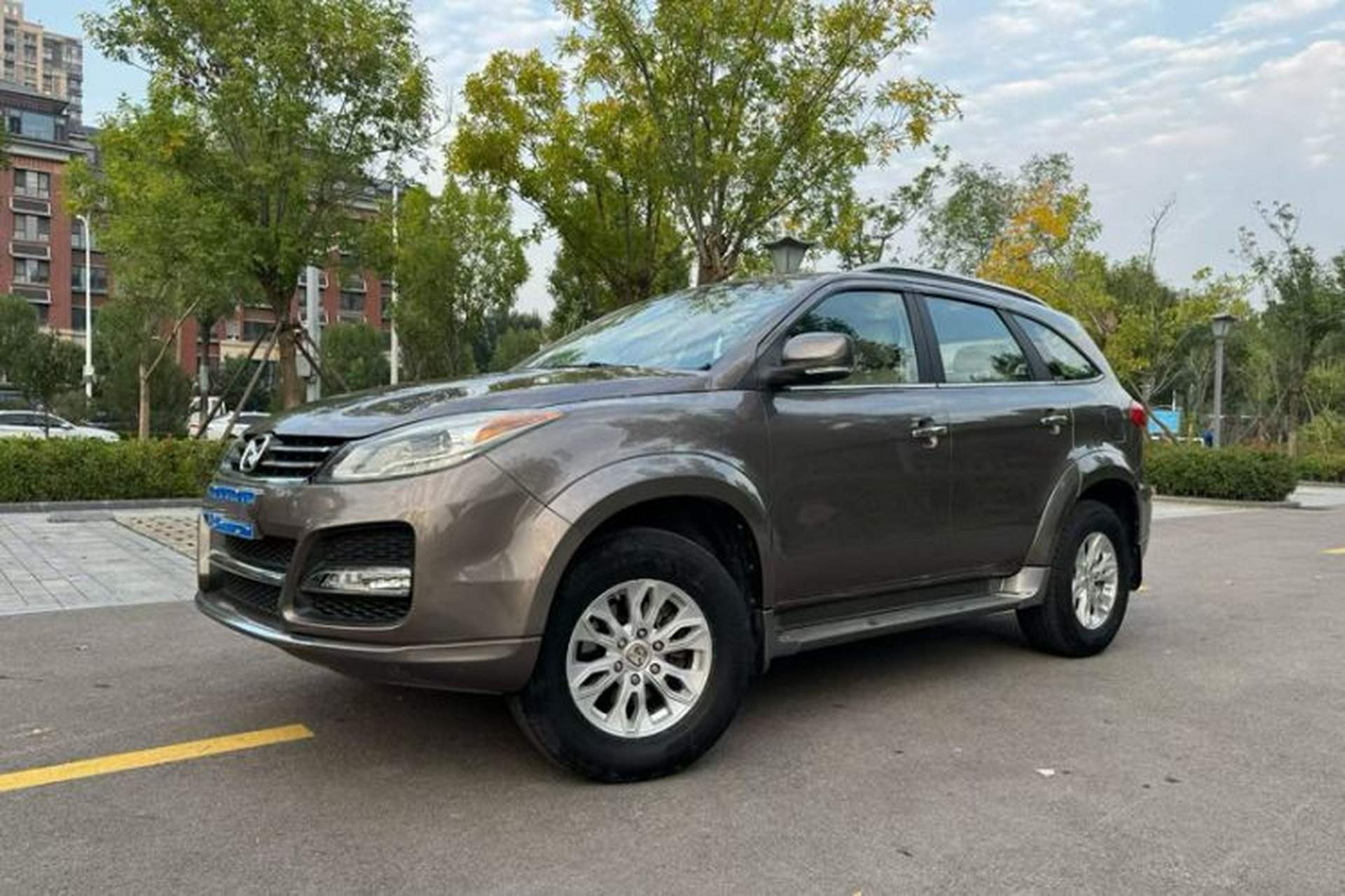 Used JMC Yusheng S350 2013 2.4T Automatic 2WD Diesel Luxury 7-Seater Front Left 45 Deg