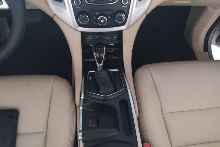 Used JMC Yusheng S350 2013 2.4T Automatic 2WD Diesel Ultra-Luxury 5-Seater Gear Lever