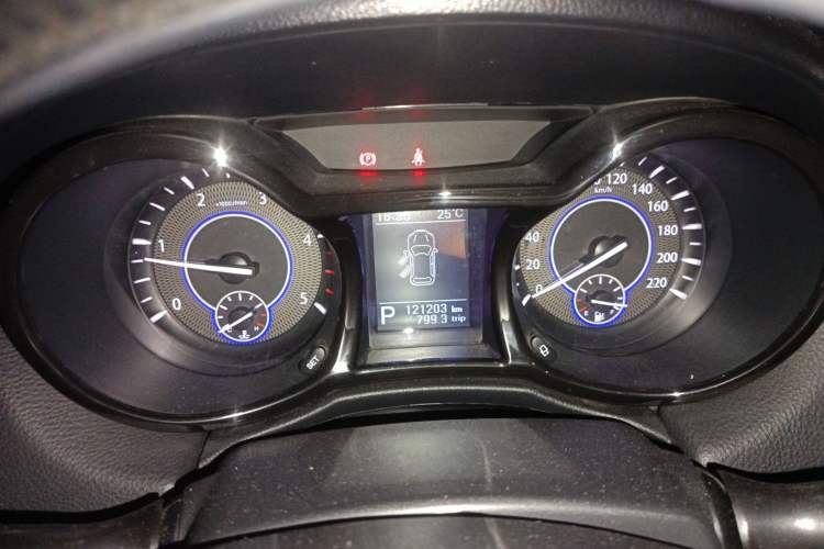 Used JMC Yusheng S350 2013 2.4T Automatic 2WD Diesel Ultra-Luxury 5-Seater Instrument Cluster