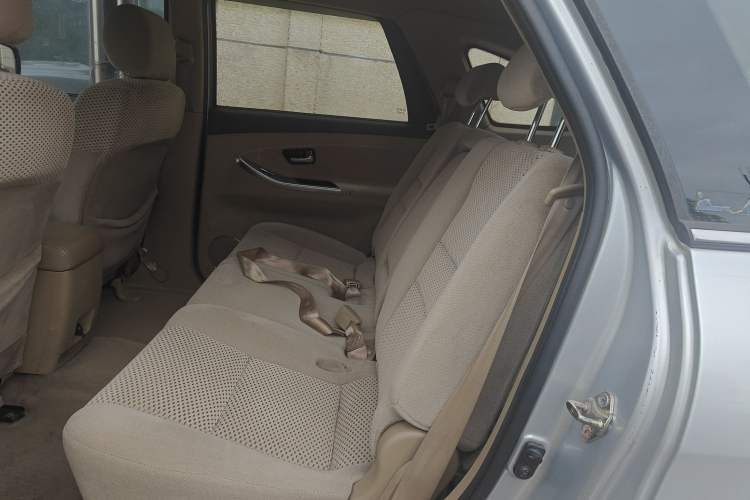 Used JMC Yusheng S350 2013 2.4T Two-Wheel-Drive Special Edition Interior 1